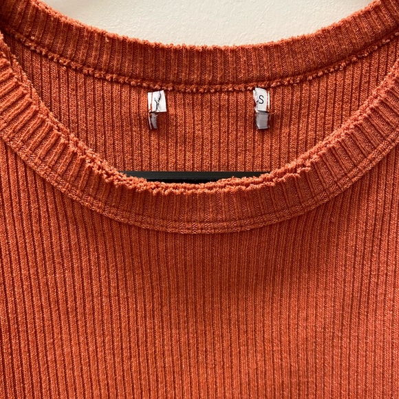 Urban Outfitters ribbed burnt orange cropped top - Picture 2 of 3